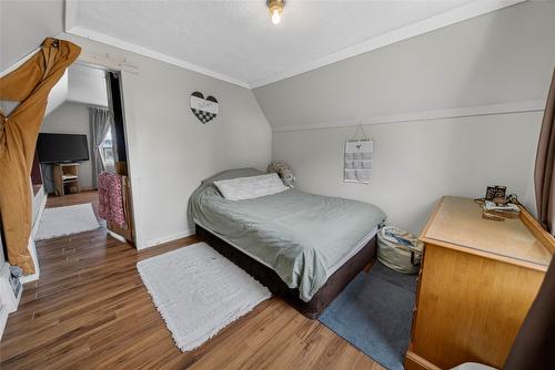 701 5Th Avenue, Kimberley, BC - Indoor Photo Showing Bedroom