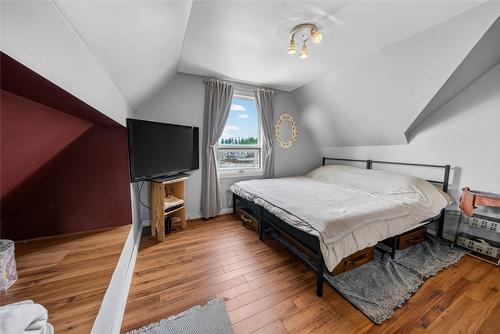 701 5Th Avenue, Kimberley, BC - Indoor Photo Showing Bedroom