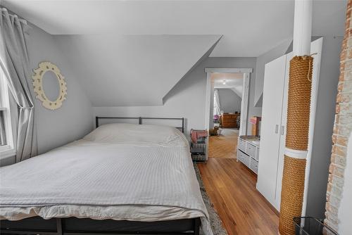 701 5Th Avenue, Kimberley, BC - Indoor Photo Showing Bedroom