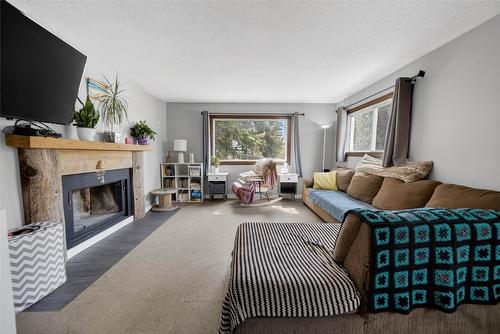701 5Th Avenue, Kimberley, BC - Indoor With Fireplace