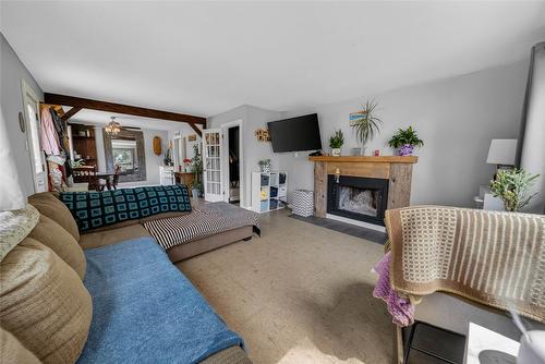 701 5Th Avenue, Kimberley, BC - Indoor Photo Showing Living Room With Fireplace