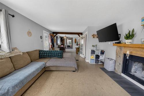 701 5Th Avenue, Kimberley, BC - Indoor Photo Showing Living Room With Fireplace
