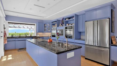 3240 Pooley Road, Kelowna, BC - Indoor Photo Showing Kitchen With Upgraded Kitchen