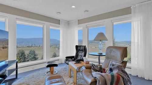 3240 Pooley Road, Kelowna, BC - Indoor