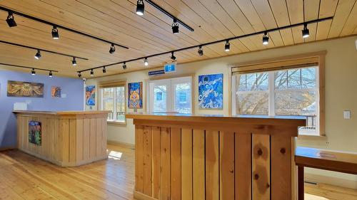 3240 Pooley Road, Kelowna, BC - Indoor Photo Showing Garage