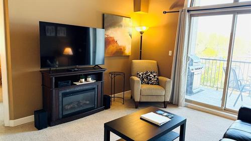 3412-205 Third Avenue, Invermere, BC - Indoor Photo Showing Living Room With Fireplace