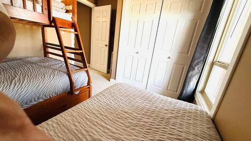 3412-205 Third Avenue, Invermere, BC - Indoor Photo Showing Bedroom