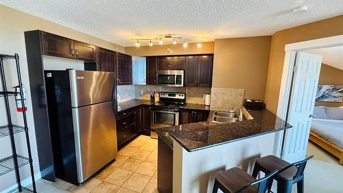 3412-205 Third Avenue, Invermere, BC - Indoor Photo Showing Kitchen With Double Sink