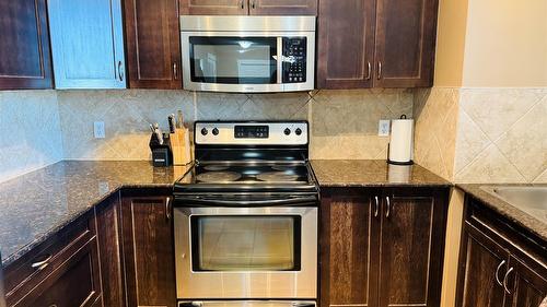 3412-205 Third Avenue, Invermere, BC - Indoor Photo Showing Kitchen
