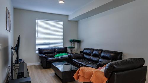 172-4025 Gellatly Road, West Kelowna, BC - Indoor Photo Showing Living Room