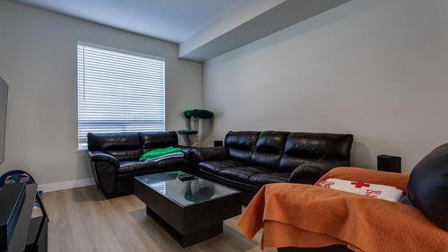 172-4025 Gellatly Road, West Kelowna, BC - Indoor Photo Showing Living Room