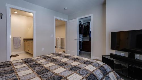 172-4025 Gellatly Road, West Kelowna, BC - Indoor Photo Showing Bedroom