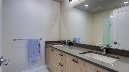 172-4025 Gellatly Road, West Kelowna, BC - Indoor Photo Showing Bathroom