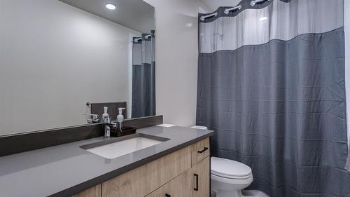 172-4025 Gellatly Road, West Kelowna, BC - Indoor Photo Showing Bathroom