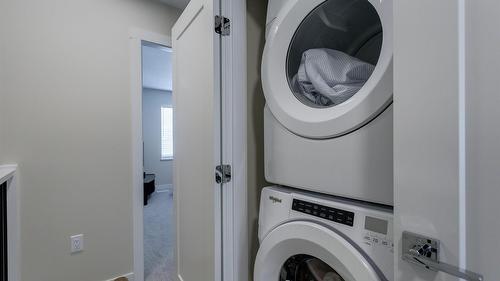 172-4025 Gellatly Road, West Kelowna, BC - Indoor Photo Showing Laundry Room