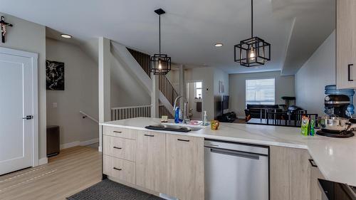 172-4025 Gellatly Road, West Kelowna, BC - Indoor Photo Showing Kitchen