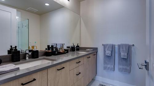 173-4025 Gellatly Road, West Kelowna, BC - Indoor Photo Showing Bathroom