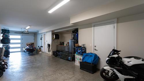 173-4025 Gellatly Road, West Kelowna, BC - Indoor Photo Showing Garage