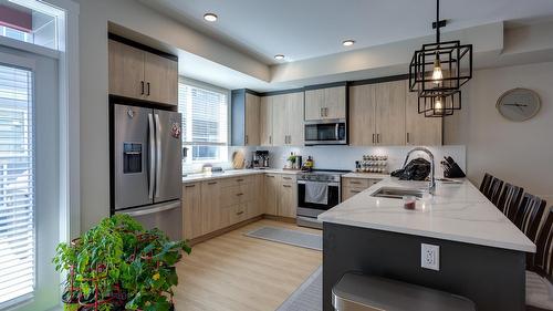 173-4025 Gellatly Road, West Kelowna, BC - Indoor Photo Showing Kitchen