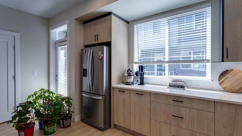 173-4025 Gellatly Road, West Kelowna, BC - Indoor Photo Showing Kitchen