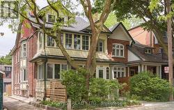 4 - 134 GRENADIER ROAD Toronto, ON M6R 1R4
