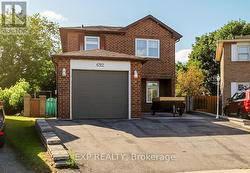 692 SULTANA SQUARE Pickering, ON L1V 3Y3