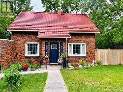 35 GROVE STREET E Barrie, ON L4M 2N8