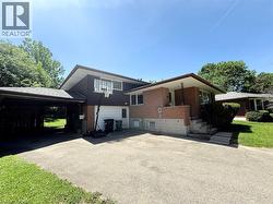 20 CARDILL Crescent Waterloo, ON N2L 3Y6