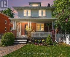 5 GROVE AVENUE  Ottawa, ON K1S 3A5