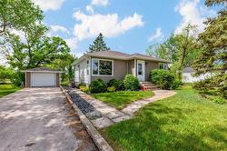16 Myrtle ST  Hazelridge, MB R5M 0C3
