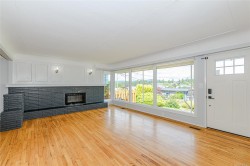 585 Baker St  Saanich, BC V8Z 2H6