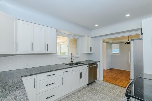 585 Baker St, Saanich, BC 