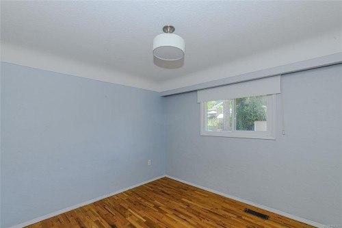 585 Baker St, Saanich, BC 
