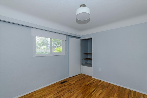 585 Baker St, Saanich, BC 