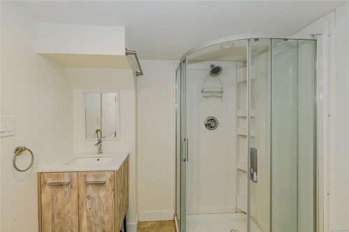 585 Baker St, Saanich, BC 
