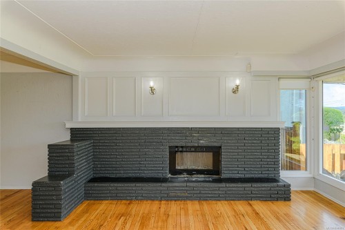 585 Baker St, Saanich, BC 