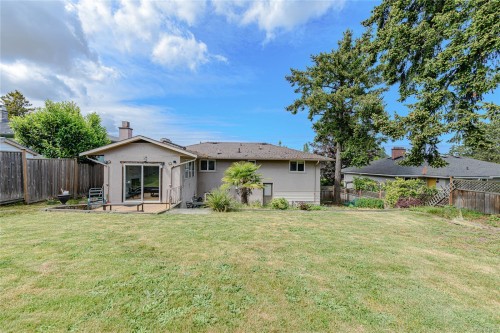 585 Baker St, Saanich, BC 
