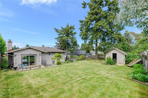 585 Baker St, Saanich, BC 