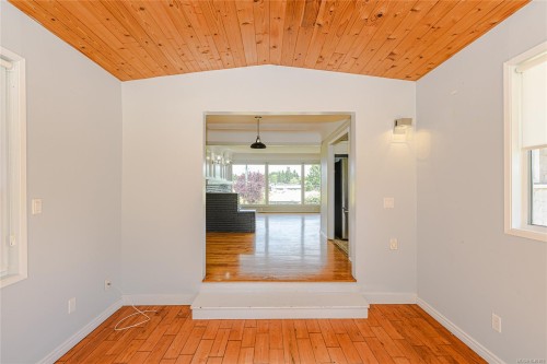 585 Baker St, Saanich, BC 