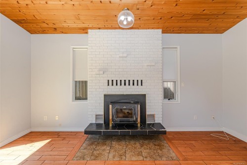 585 Baker St, Saanich, BC 
