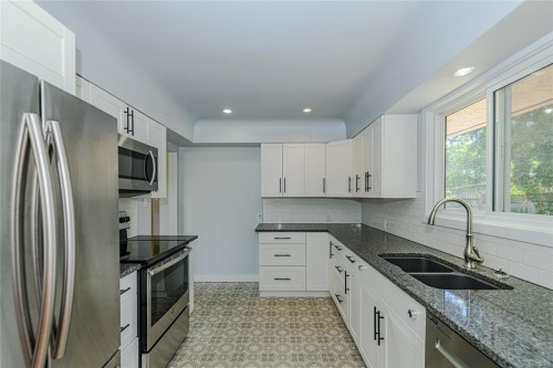 585 Baker St, Saanich, BC 