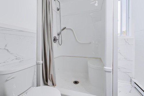 Bathroom - 151 Rue Lesage, Sainte-Adèle, QC 