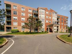 206 96 Regency Park  Halifax, NS B3S 1S5