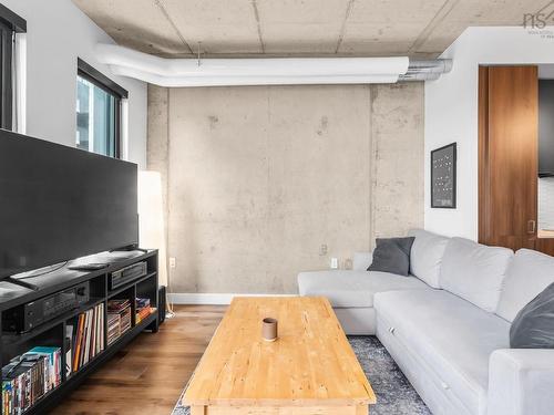 402 5511 Bilby Street, Halifax, NS - Indoor Photo Showing Living Room