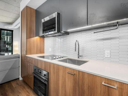 402 5511 Bilby Street, Halifax, NS - Indoor Photo Showing Kitchen With Upgraded Kitchen