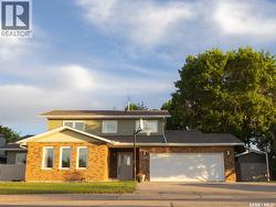 1287 Simcoe STREET Moose Jaw, SK S6H 3J5