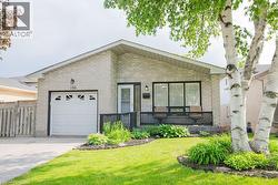 106 OSSINGTON Drive  Hamilton, ON L8W 3S5