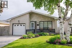 106 OSSINGTON Drive  Hamilton, ON L8W 3S5