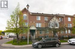 33 - 330 CRESTHAVEN DRIVE Ottawa, ON K2G 6W3