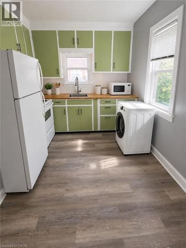 36 Brighton Avenue, St. Catharines, ON - Indoor Photo Showing Laundry Room